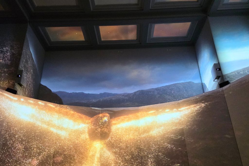 Eagle imagery in the spirit room immersive show