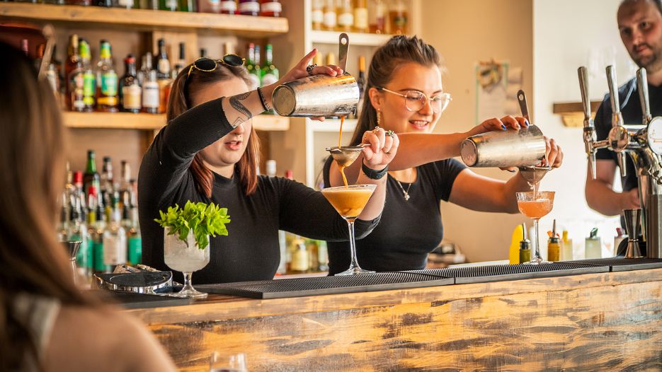Top 20 Girls Weekend Activitie Section 2 Right Cocktail masterclasses are a fun way to start your weekend.