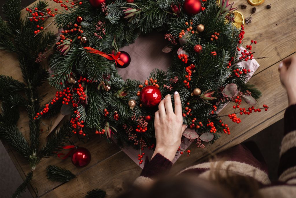 1024 Festive Wreath Santa's helper at inverness palace hotel & spa