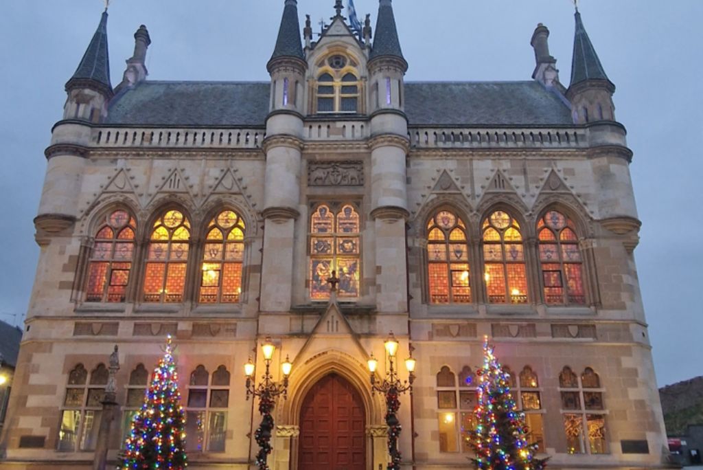 1024 Inverness Town House Christmas in inverness